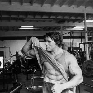 Arnold Schwarzenegger in pumping iron
