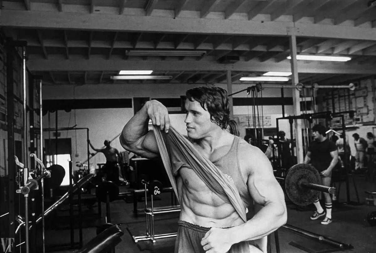 Arnold Schwarzenegger in pumping iron