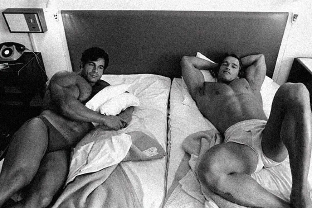 Franco Columbu & Arnold Schwarzenegger in bed