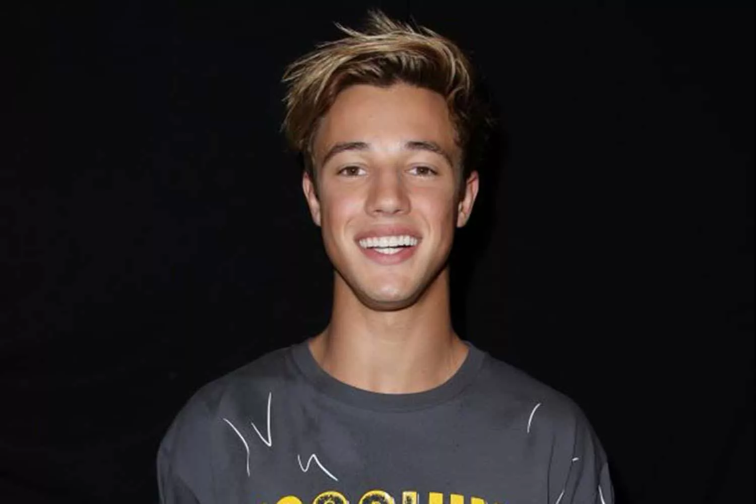 Watch Online |  LEAKED: Cameron Dallas Nude Pics – Uncensored!