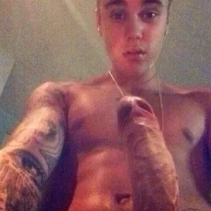 Bieber cock justin naked Justin Bieber