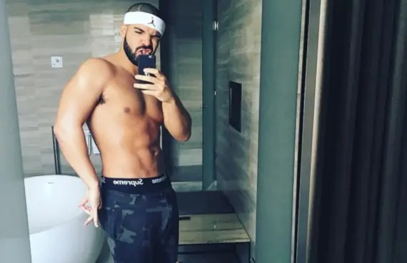 Drake sexy selfie leaked