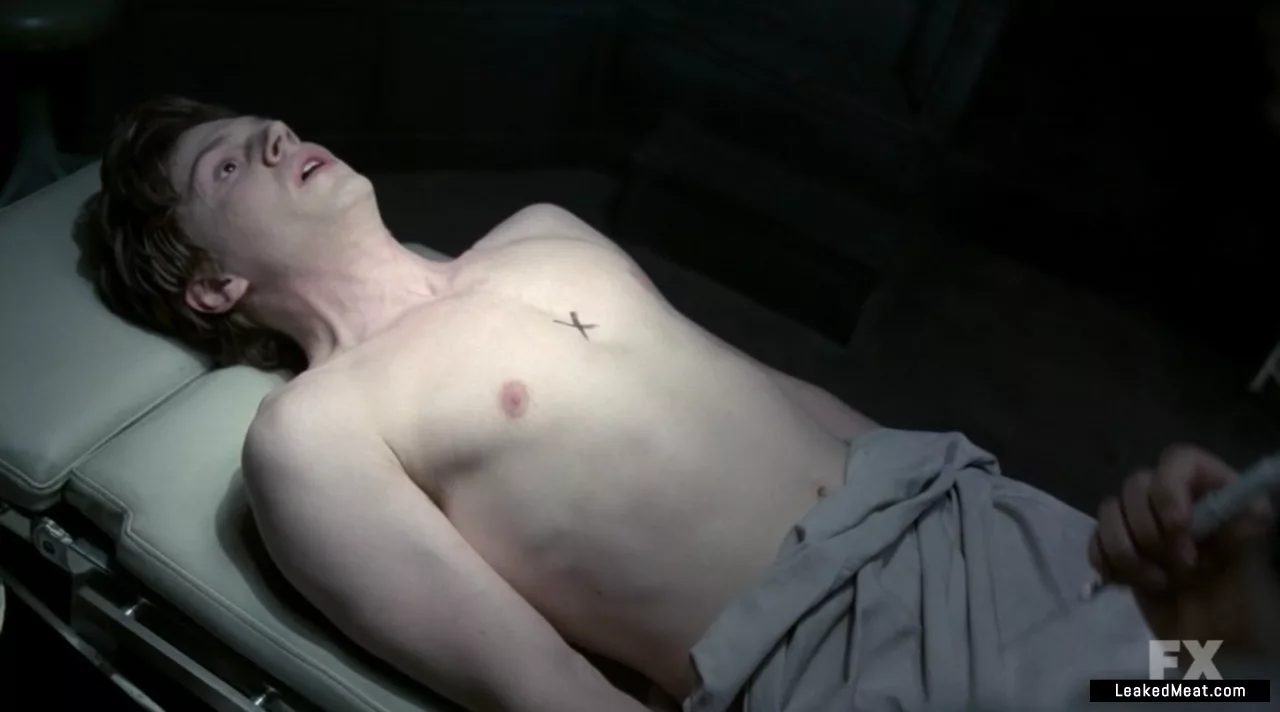 Evan Peters sexy nude