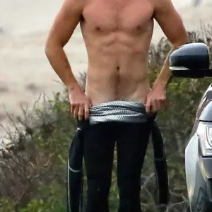 Liam Hemsworth undressing pubic hair