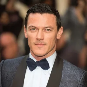 Yummy!! Luke Evans Nude Private Pics & Video Exposed!