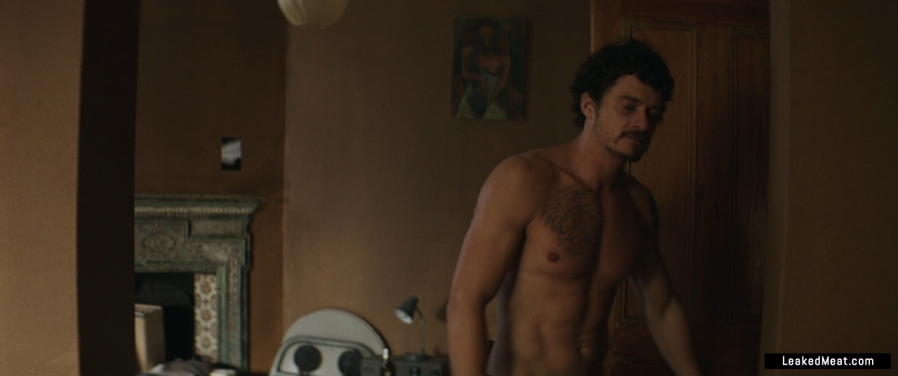 Orlando Bloom ripped abs and chest