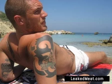 Tom Hardy should tattoo beach