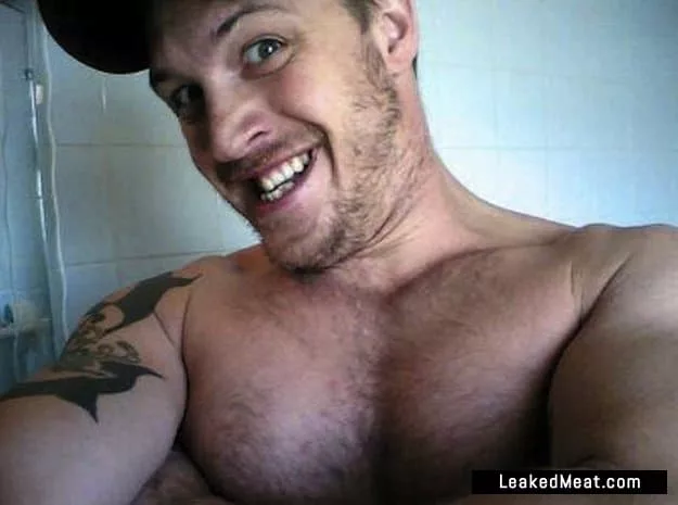 Tom Hardy shirtless picture