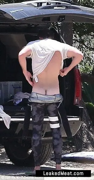Liam Hemsworth naked ass