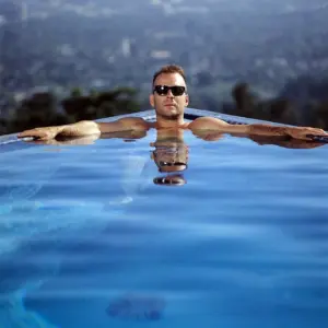 Bruce Willis pool