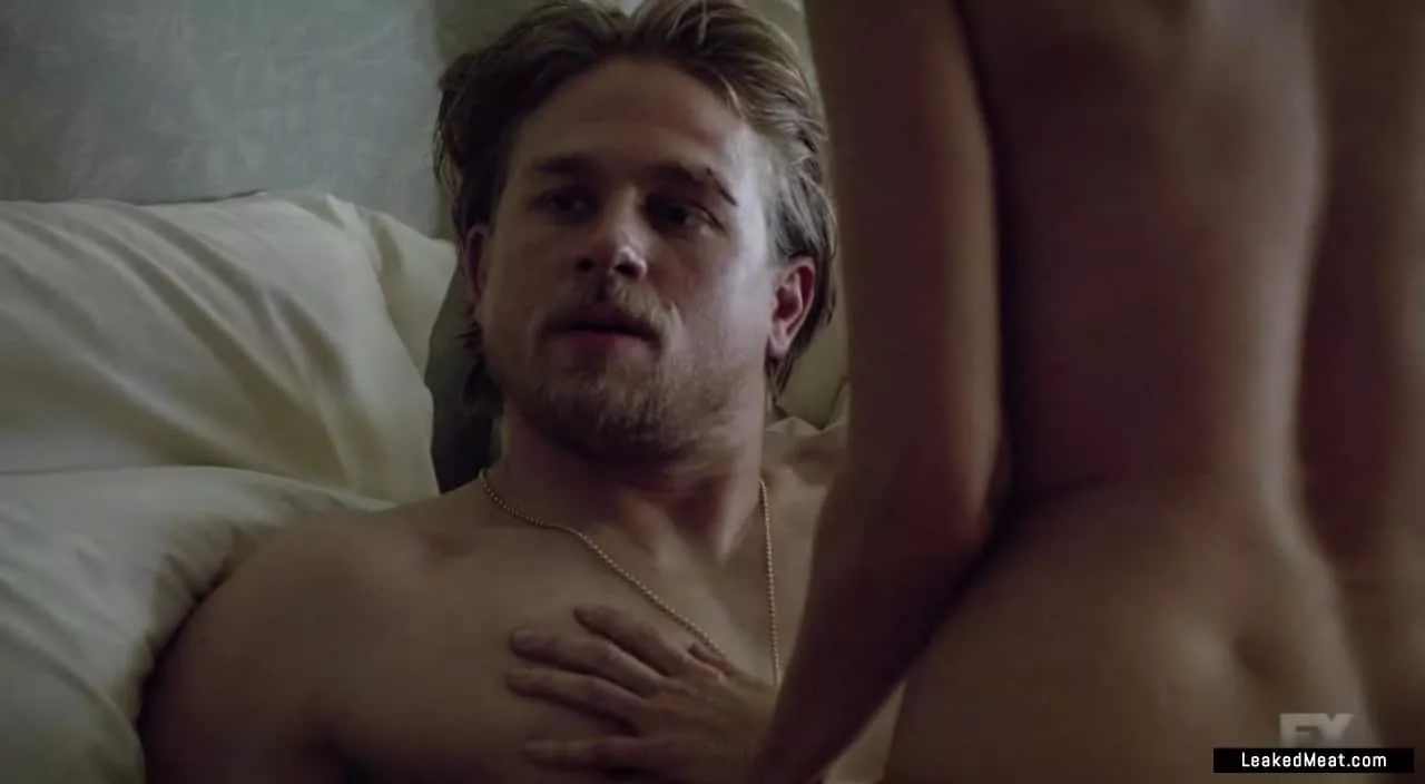 charlie hunnam uncensored nude pic