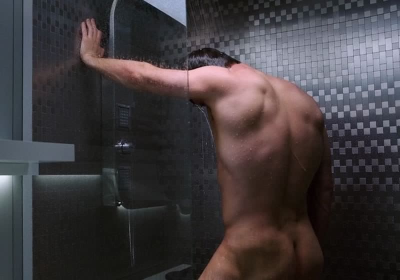 Chris Pratt shower scene