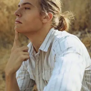 Dylan Sprouse hot pic