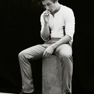Jeremy Allen White sexy images
