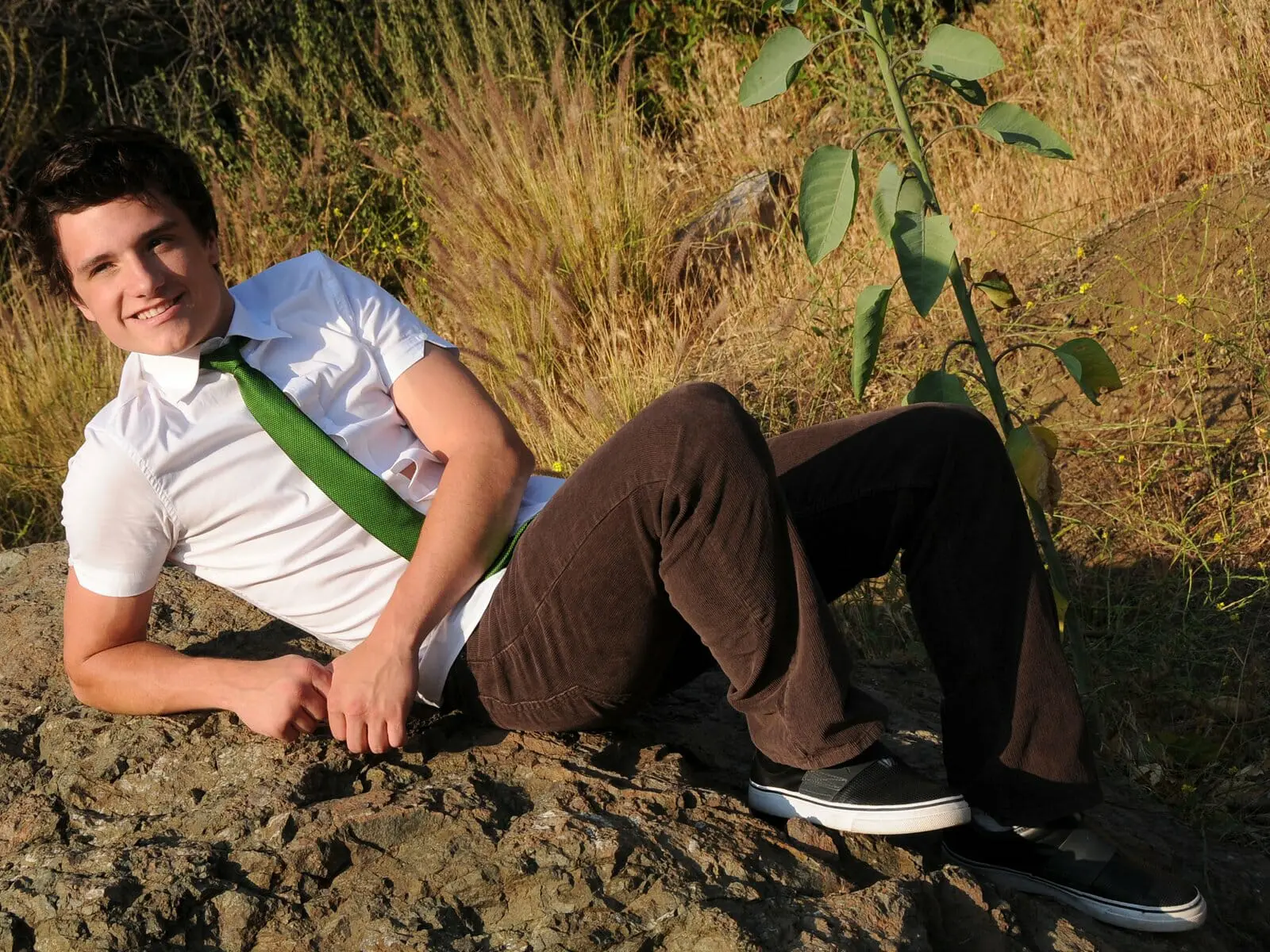 Josh Hutcherson sexy gay guy