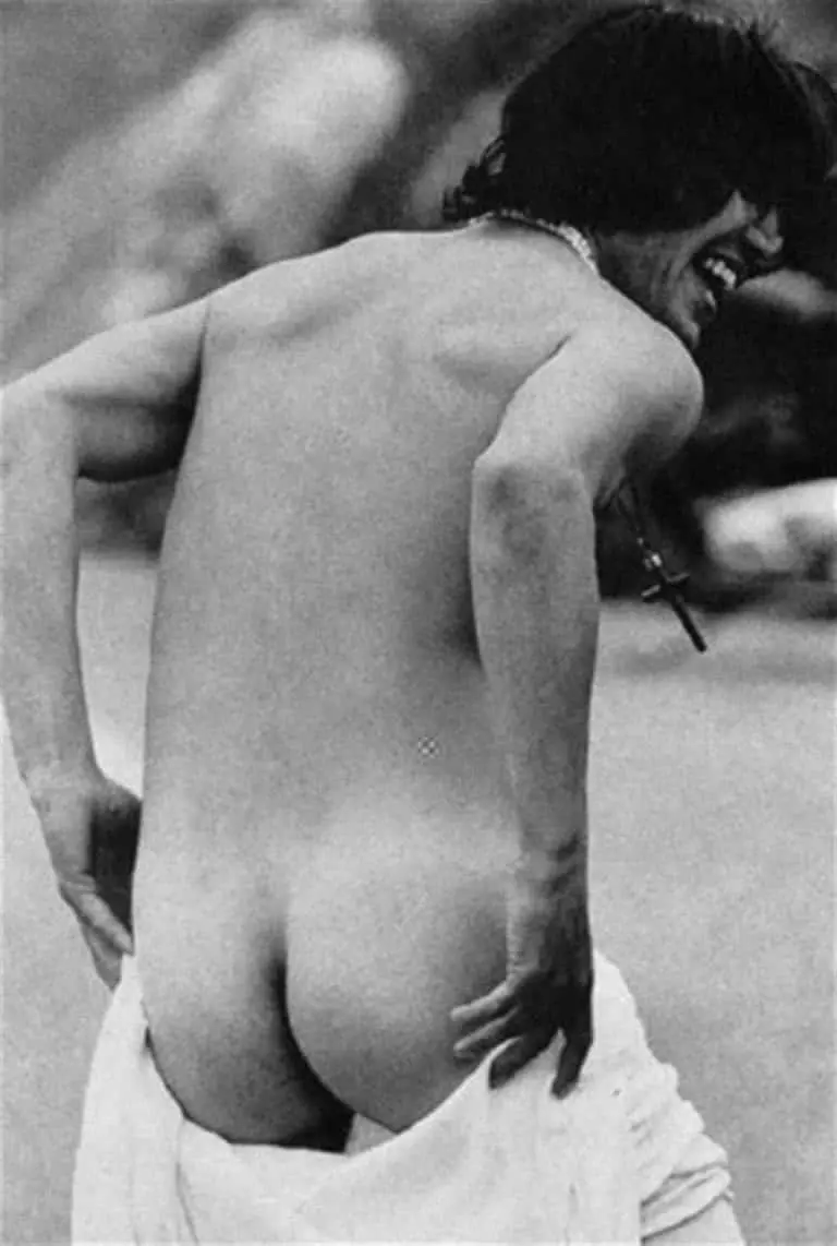 Keanu Reeves Nude in 1993. 
