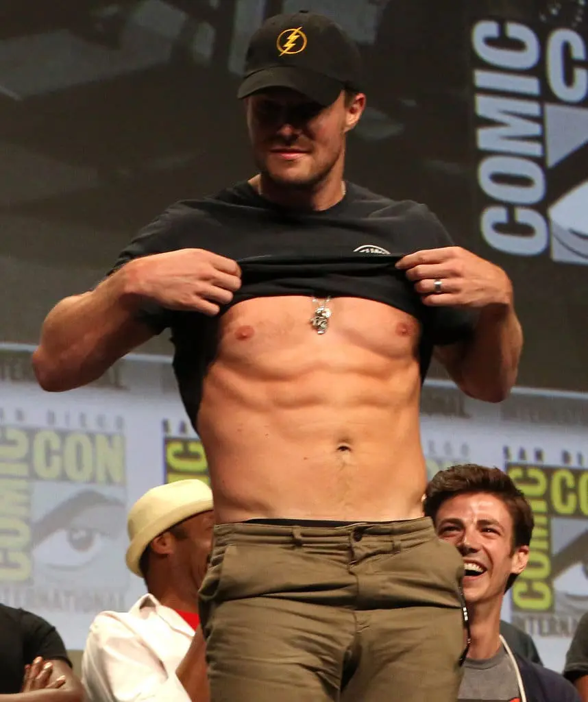 Stephen Amell hot abs