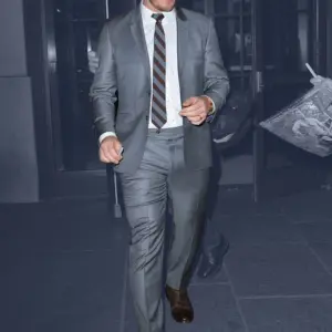 Chris Pratt exposing bulge in suit