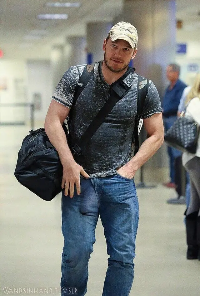 Chris Pratt huge cock in his jeans