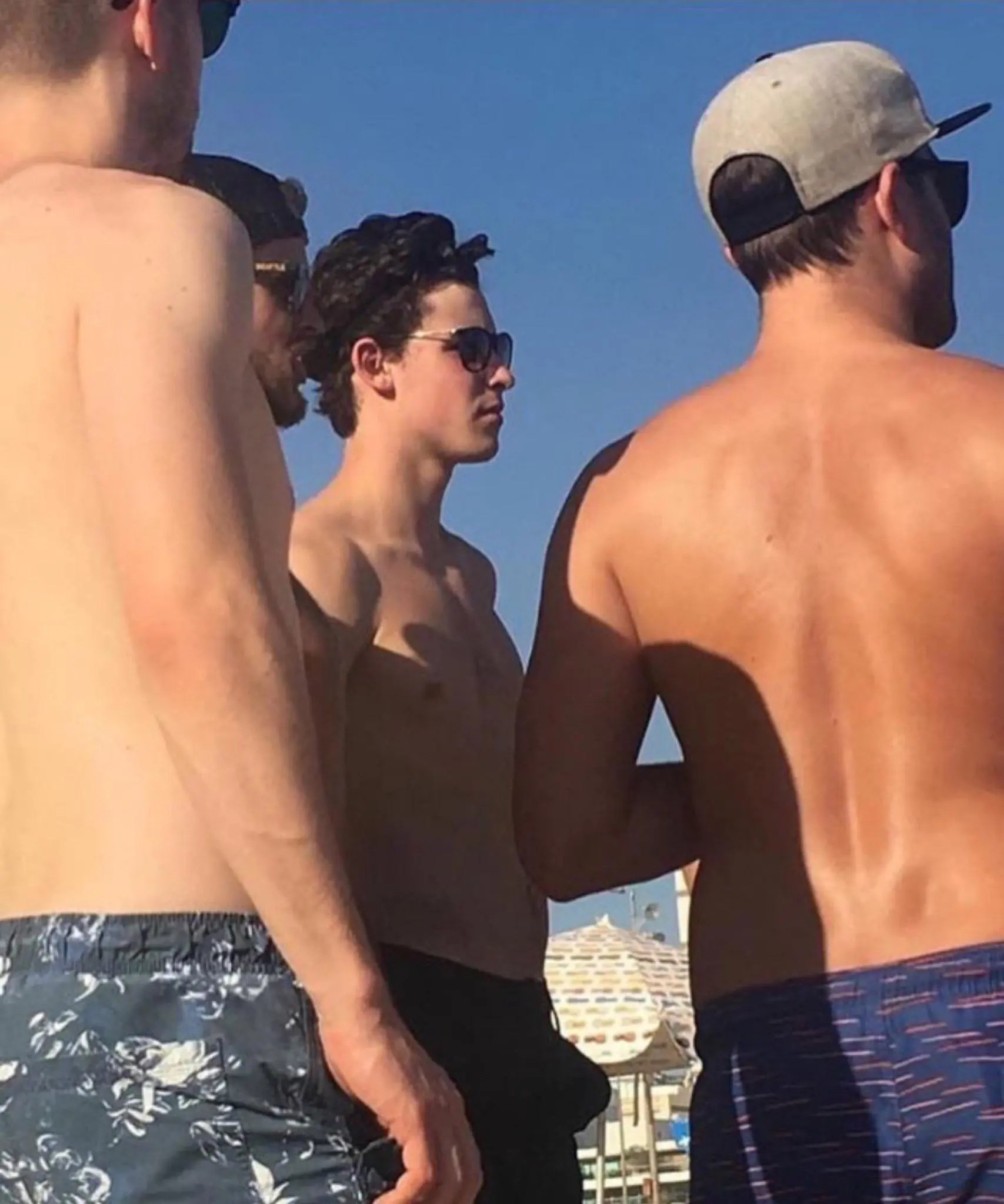 Shawn Mendes dick bulge in shorts