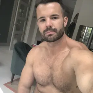 Simon Dunn Nude Leak — His Cock Pics Exposed!