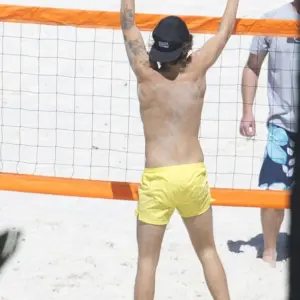 Harry Styles bum playing volleyball