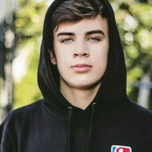 Hayes Grier full frontal