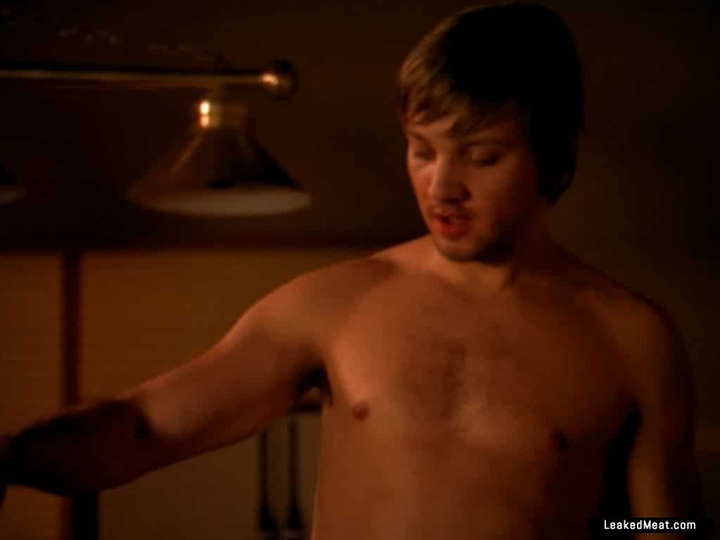 Jeremy Renner shirtless picture