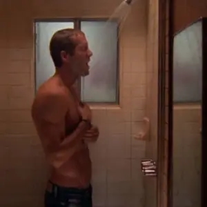 Ryan Reynolds bathing