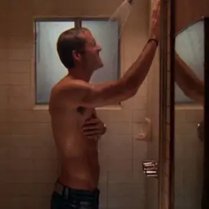 Ryan Reynolds showering