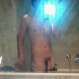 Harry Styles naked leaked selfie
