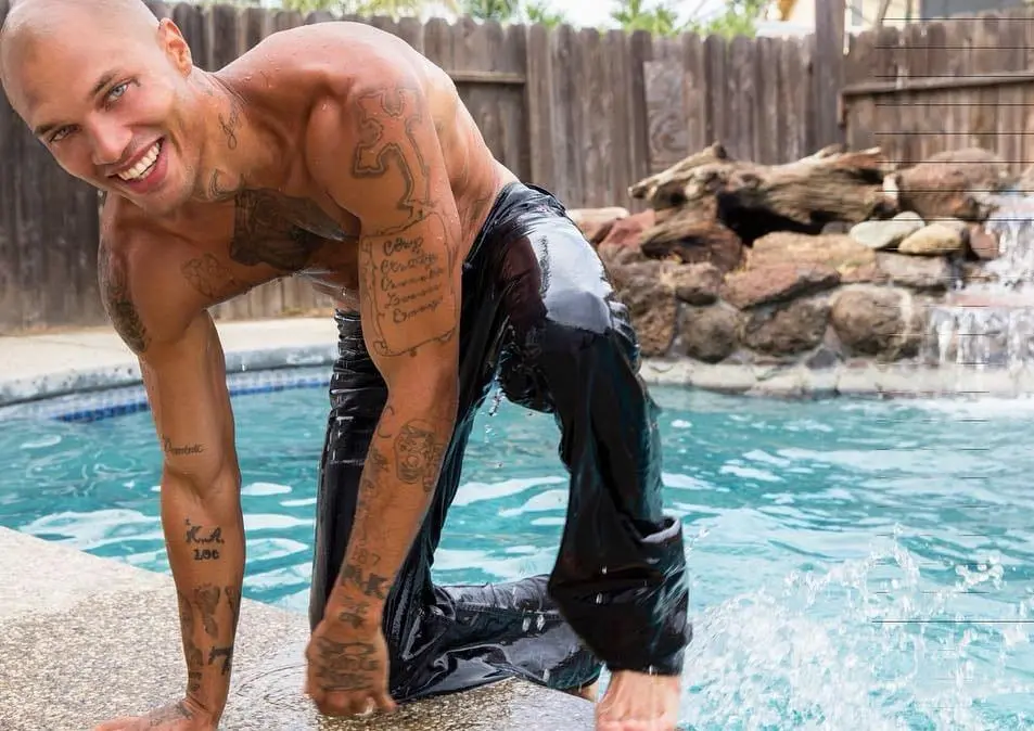 Jeremy Meeks wet and sexy
