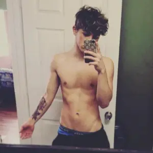 Youtuber Mikey Barone Nude — Leaked Pics & Jerk Off VIDEO