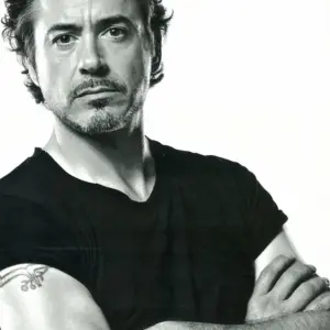 Robert Downey Jr. biceps showing