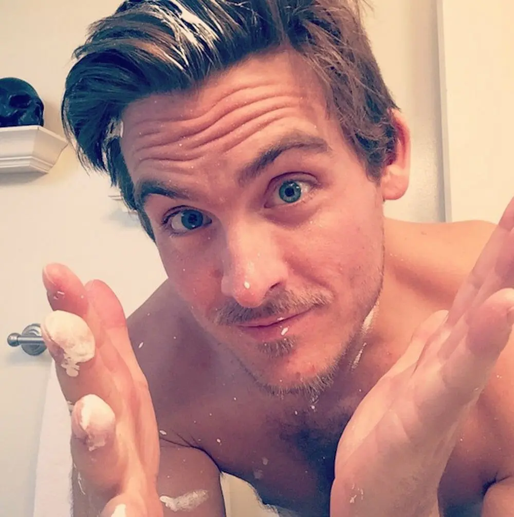 Watch Online |  Kevin Zegers Sexy Nude Photos & Hot Video Clips