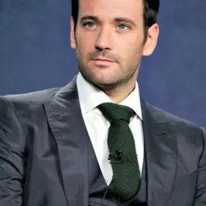 Colin Donnell chest
