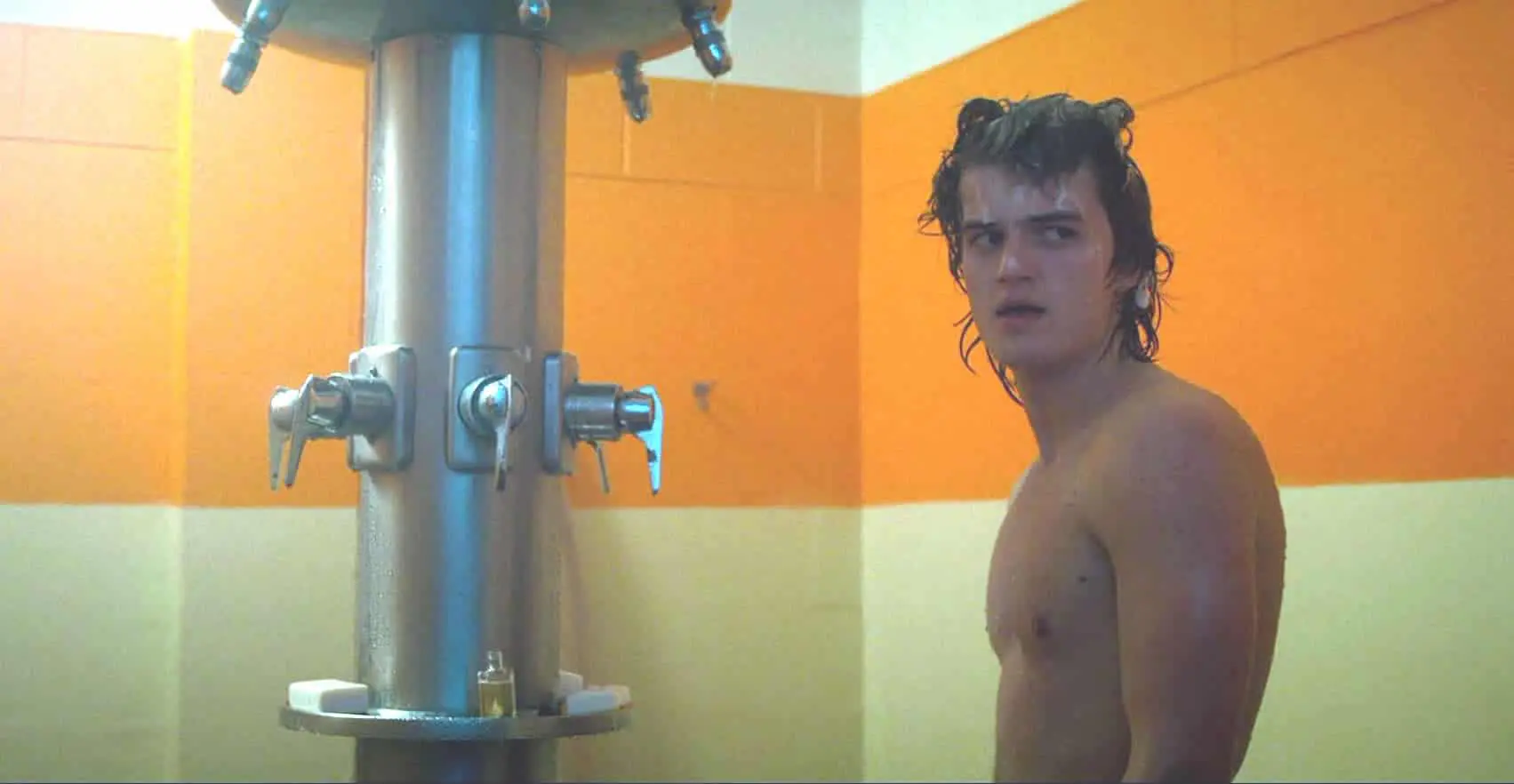 Joe Keery nude shower scene