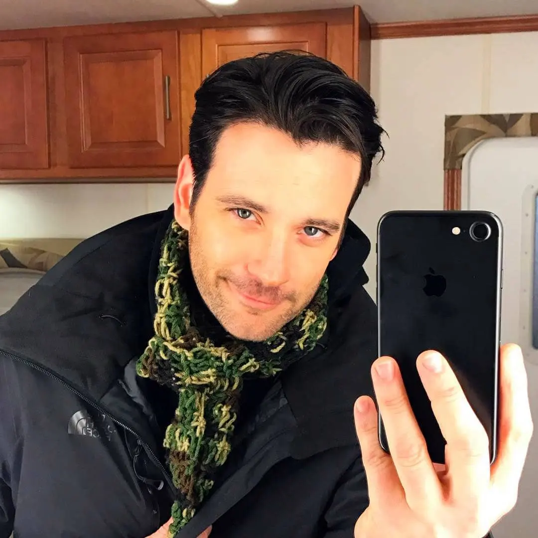 Colin Donnell selfie