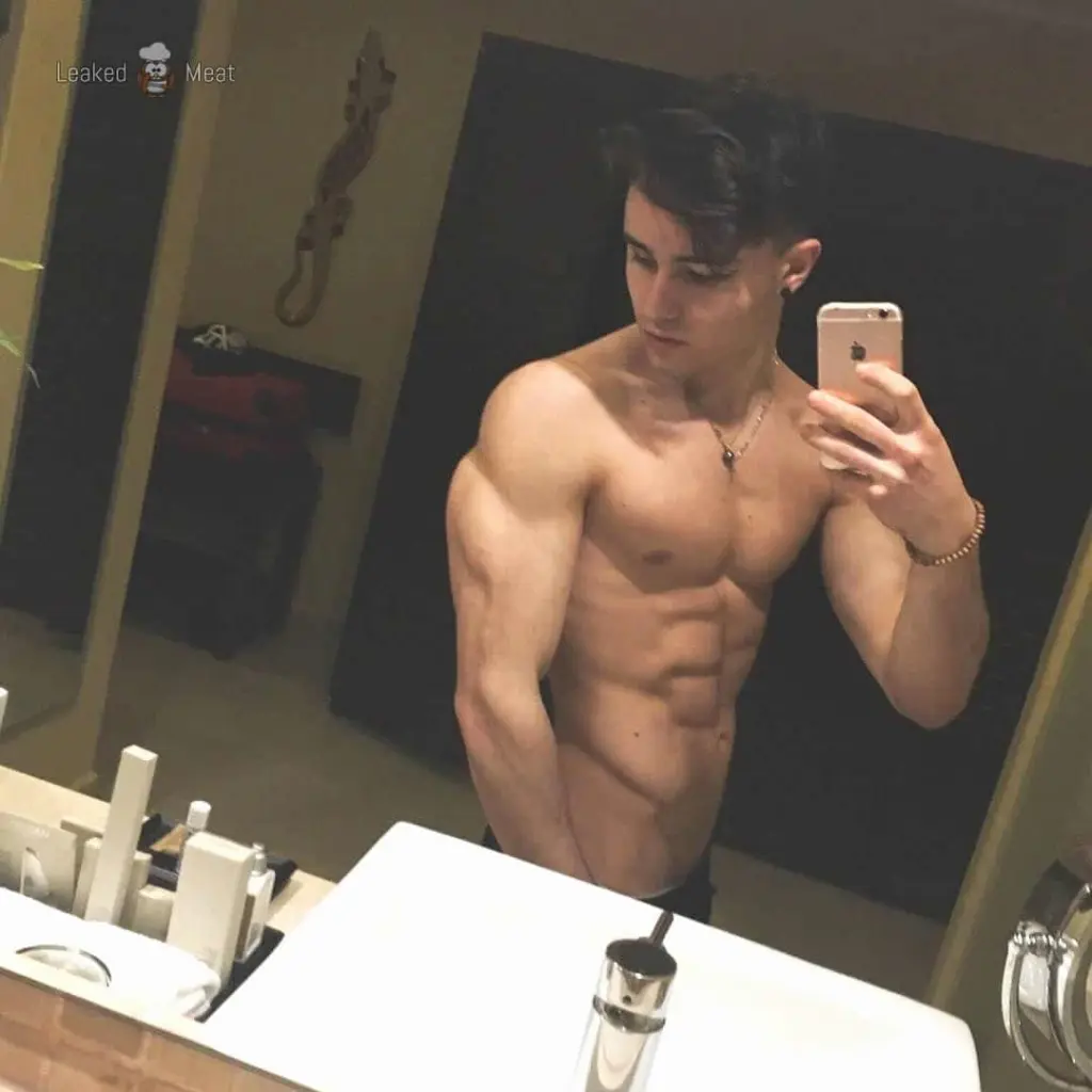 Enzo Carini sexy selfie