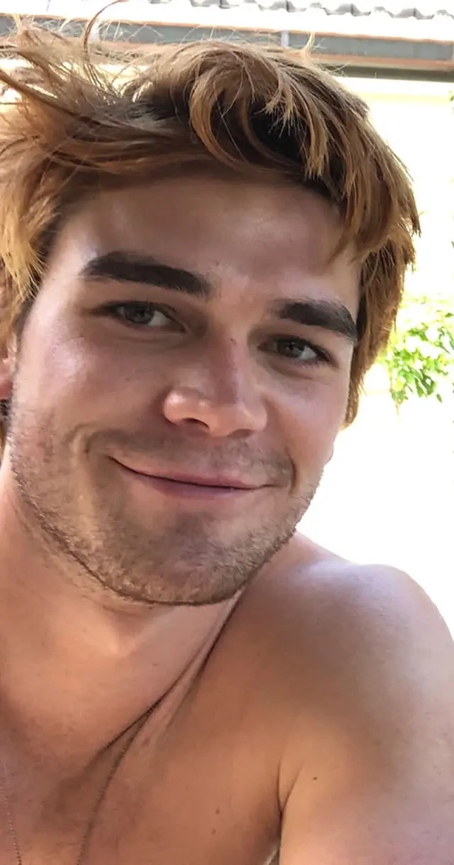 KJ Apa sexy selfie