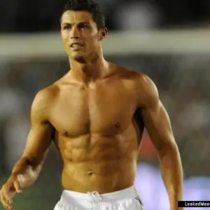 Cristiano Ronaldo shirtless pic