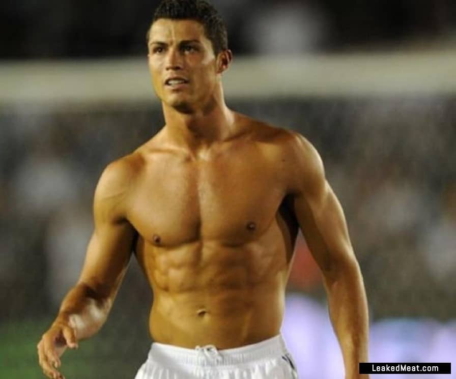 Cristiano Ronaldo shirtless pic