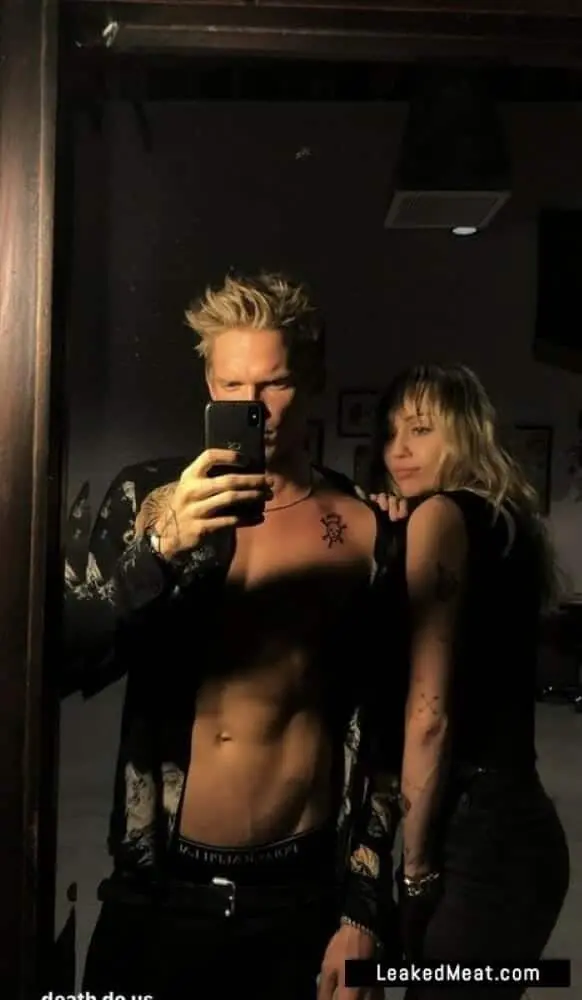 Cody Simpson selfie with Miley Cyrus