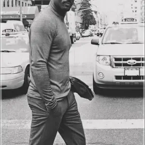 Idris Elba shirtless picture