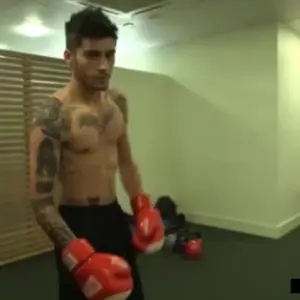 Zayn Malik boxing shirtless