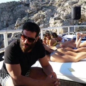 Dan Bilzerian on vacation naked girls