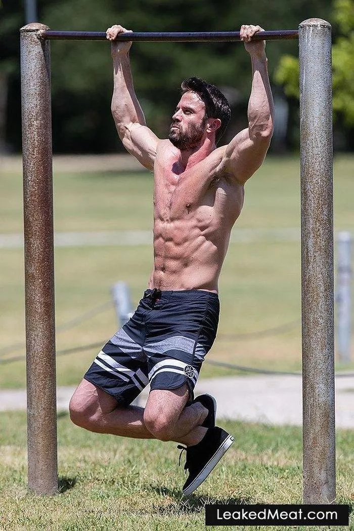Chad Johnson pull ups shredded muscles