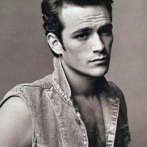 Luke Perry Nude Photos & Video Clips